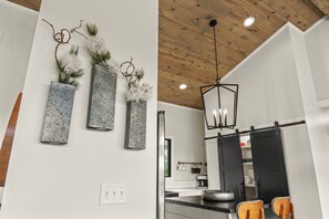 Interior - Luxury/Hot-Tub/WiFi - A Red River Barnhouse (Campton)