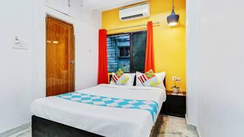 Deluxe Double Room, Multiple Beds, City View | Desk, bed sheets