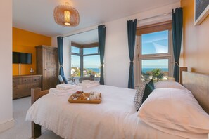 3 bedrooms, individually decorated, individually furnished, free WiFi - Oystercatcher House (St Ives)