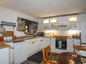 Cottage | Bếp riêng | Tủ lạnh, máy rửa bát, dụng cụ nấu nướng/bát dĩa/dao nĩa 