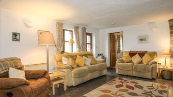 Cottage | Living area