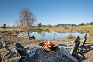 Property grounds - Picturesque Lakeside Setting, Patio Seating w Fire-Pit, Surrounded by Vineyards, On Solena Estate (Yamhill)
