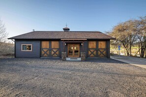 Exterior - Picturesque Lakeside Setting, Patio Seating w Fire-Pit, Surrounded by Vineyards, On Solena Estate (Yamhill)