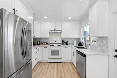 Bright & Peace 3BR, RWC Fresh Remodeled & Spotless