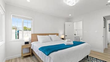 3 bedrooms, in-room safe, desk, WiFi