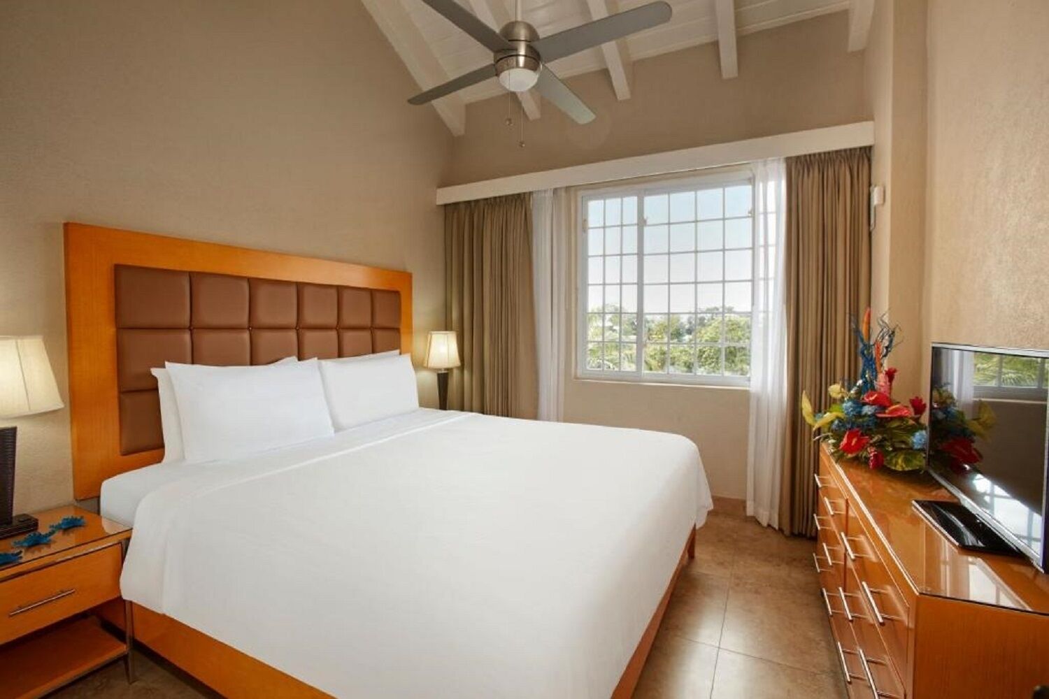 Stay On The Beach In Barbados! 2 Rooms W/ Kitchen, Balcony & Private Beach - Bridgetown