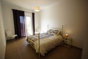 2 chambres, fer et planche à repasser, lit parapluie, Wi-Fi