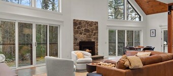 Quintessential 6-BR Berkshires Lodge