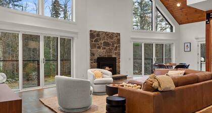 Quintessential 6-BR Berkshires Lodge