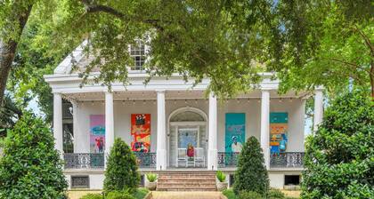 Eclectic Uptown Apt | Blocks to Magazine Street