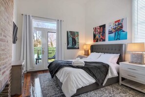 3 chambres, bureau, fer et planche à repasser, lit parapluie