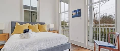 4 bedrooms, desk, iron/ironing board, free WiFi