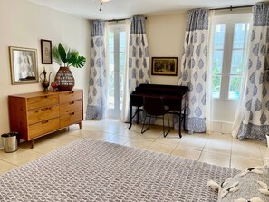 2 Schlafzimmer, Schreibtisch, Bügeleisen/Bügelbrett, WLAN