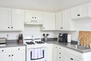 Fridge, oven, stovetop, dishwasher