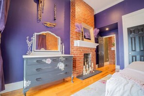 2 Schlafzimmer, Schreibtisch, Bügeleisen/Bügelbrett, Reisekinderbett