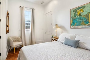 3 bedrooms, iron/ironing board, WiFi (free), bed sheets