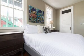 2 عدّة غرف نوم ومكواة/لوح كي وواي فاي مجانًا وملاءات أسرّة