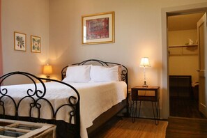 2 makuuhuonetta, työpöytä, silitysrauta/-lauta, Wi-Fi