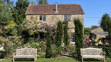 Cottage | Property grounds