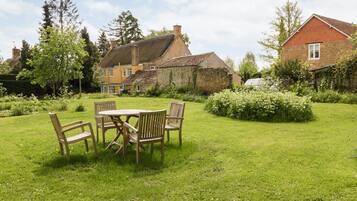 Cottage | Outdoor dining