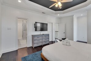 2 soverom, skrivebord, strykejern/-brett og wi-fi