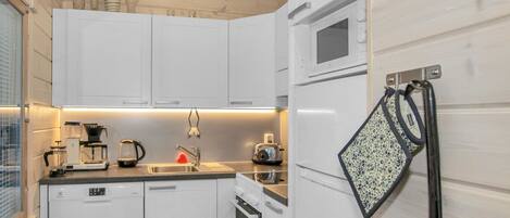 冰箱、微波炉、洗碗机、厨具/餐具