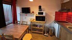 Dining - Studio cabin at the foot of the slopes, 3 beds, parking (Auris)