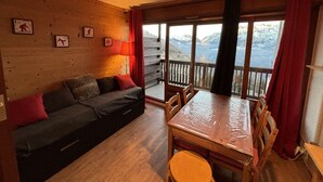 TV - Studio cabin at the foot of the slopes, 3 beds, parking (Auris)