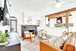 Televisión y oficina 