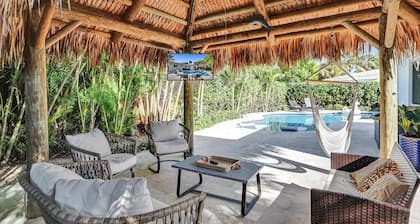 4 BR Beach Home Heated Pool Jacuzzi + Tiki TV Hut