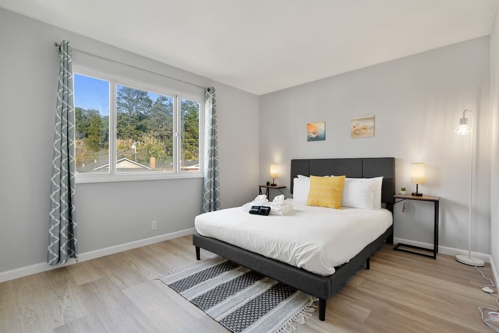 Beautiful Home Near Beaches and QuietNeighborhood3