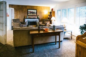 Smart TV, fireplace, DVD player