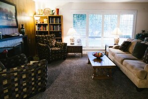 Smart TV, fireplace, DVD player