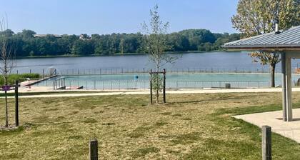 Chalet familial dans camping avec Ă©tang de pĂȘche