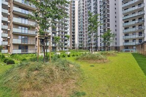 Unclassified image, 4 of 34, button