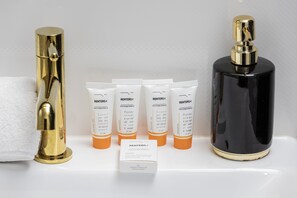 Bathtub, hair dryer, towels, shampoo - Ignacy Jan Paderewski 26 | Nice Apartment (Gdynia)