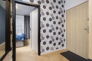 1 Schlafzimmer, Schreibtisch, Bügeleisen/Bügelbrett, Reisekinderbett