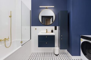 Bathtub, hair dryer, towels, shampoo