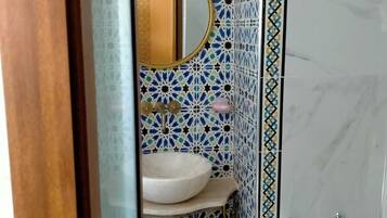 Shower, towels