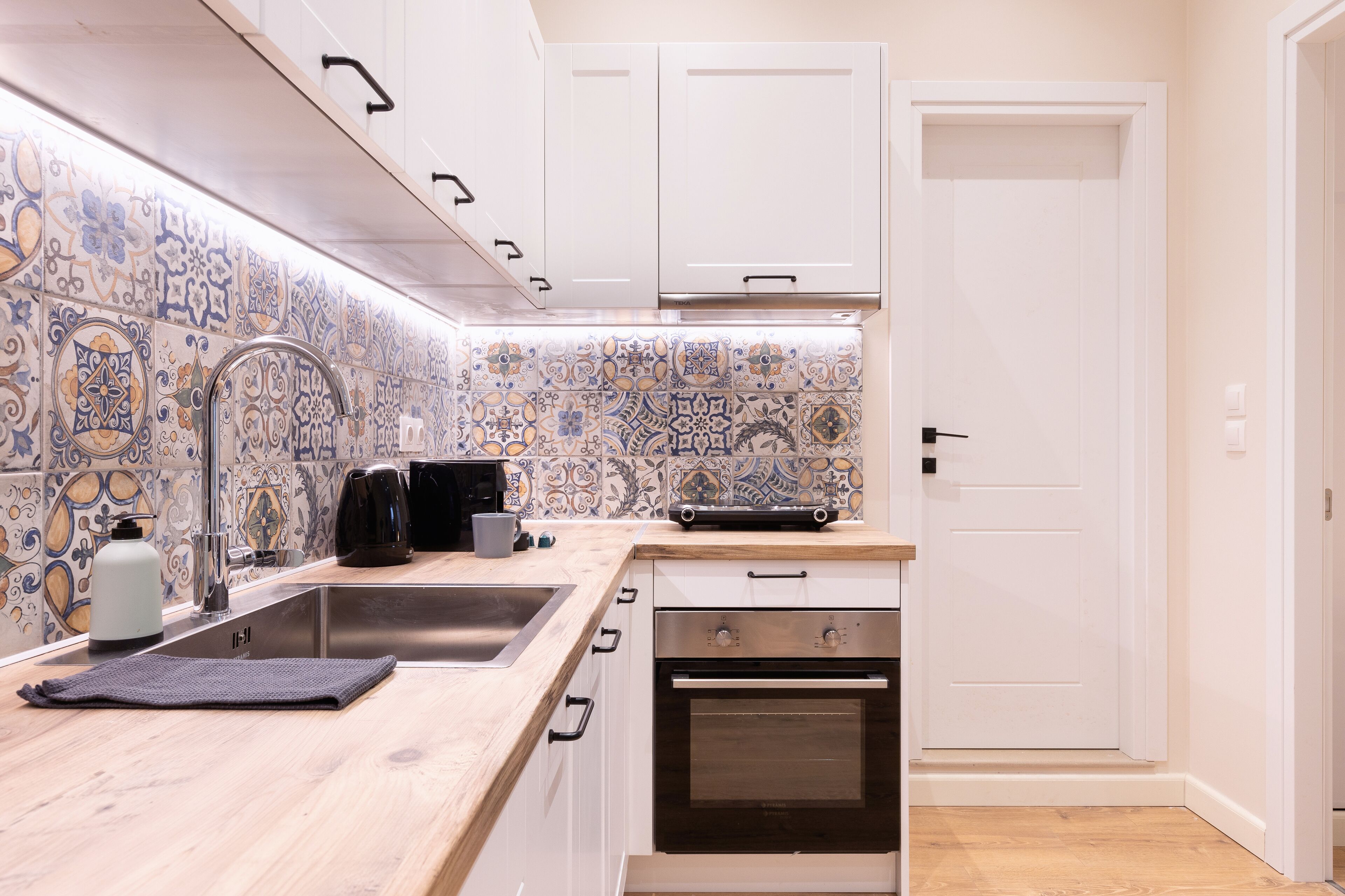 Apartemen Keluarga | Dapur pribadi | Lemari es besar, oven, mesin espresso, dan ketel listrik