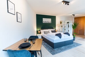 1 bedroom, desk, iron/ironing board, free WiFi - For our english speaking Guests (Böblingen)