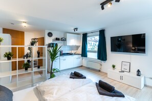 1 bedroom, desk, iron/ironing board, free WiFi - For our english speaking Guests (Böblingen)