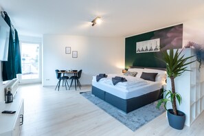 1 bedroom, desk, iron/ironing board, free WiFi - For our english speaking Guests (Böblingen)