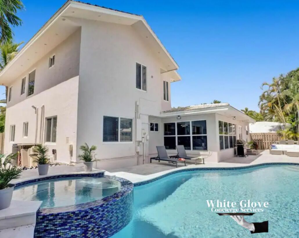 Close to the Beach 6 BR Pool and Jacuzzi