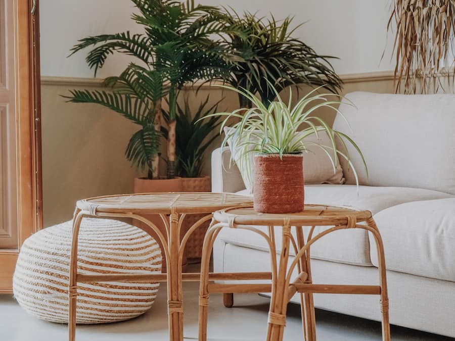 Apartamento Deluxe, varias camas | Zona de estar | Una televisión de pantalla plana