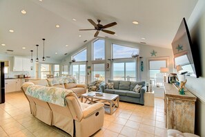 Smart TV, books - "Klumzy Pelican" - Oceanfront Duplex in Surf City - Dog Friendly (Surf City)