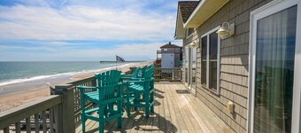 "C-Scape" - Oceanfront 6 Bedroom Home in Surf City