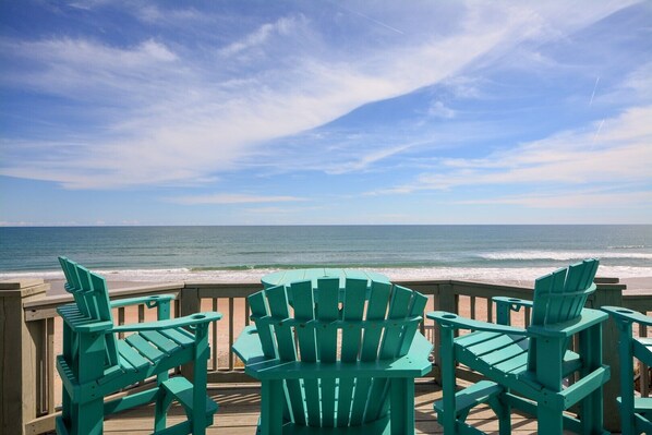 Property grounds - "C-Scape" - Oceanfront 6 Bedroom Home in Surf City (Surf City)