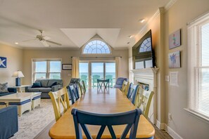 Dining - "C-Scape" - Oceanfront 6 Bedroom Home in Surf City (Surf City)