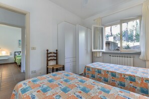 3 bedrooms, iron/ironing board, free WiFi